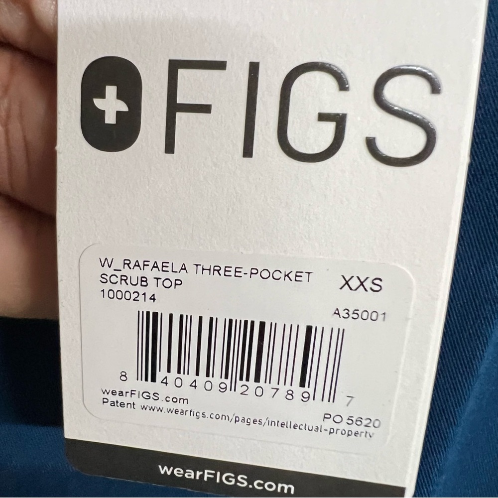 New Figs Rafaela Oversized Scrub Top - Picture 4 of 4